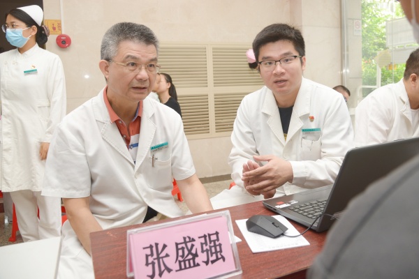 張盛強(qiáng)主任_副本.jpg